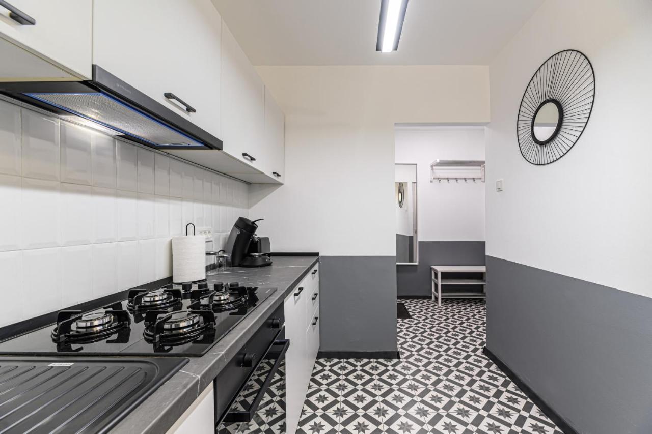 Travelers Hideout - Central Apartment ブラショフ エクステリア 写真