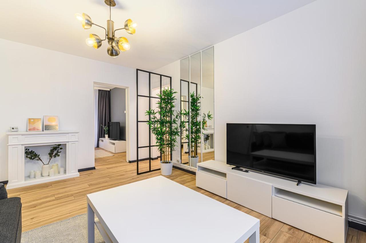Travelers Hideout - Central Apartment ブラショフ エクステリア 写真